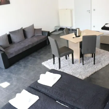 Pensión Interhaus 3*