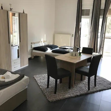 Pensión Interhaus 3*