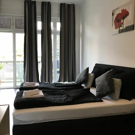 Pensión Interhaus 3*
